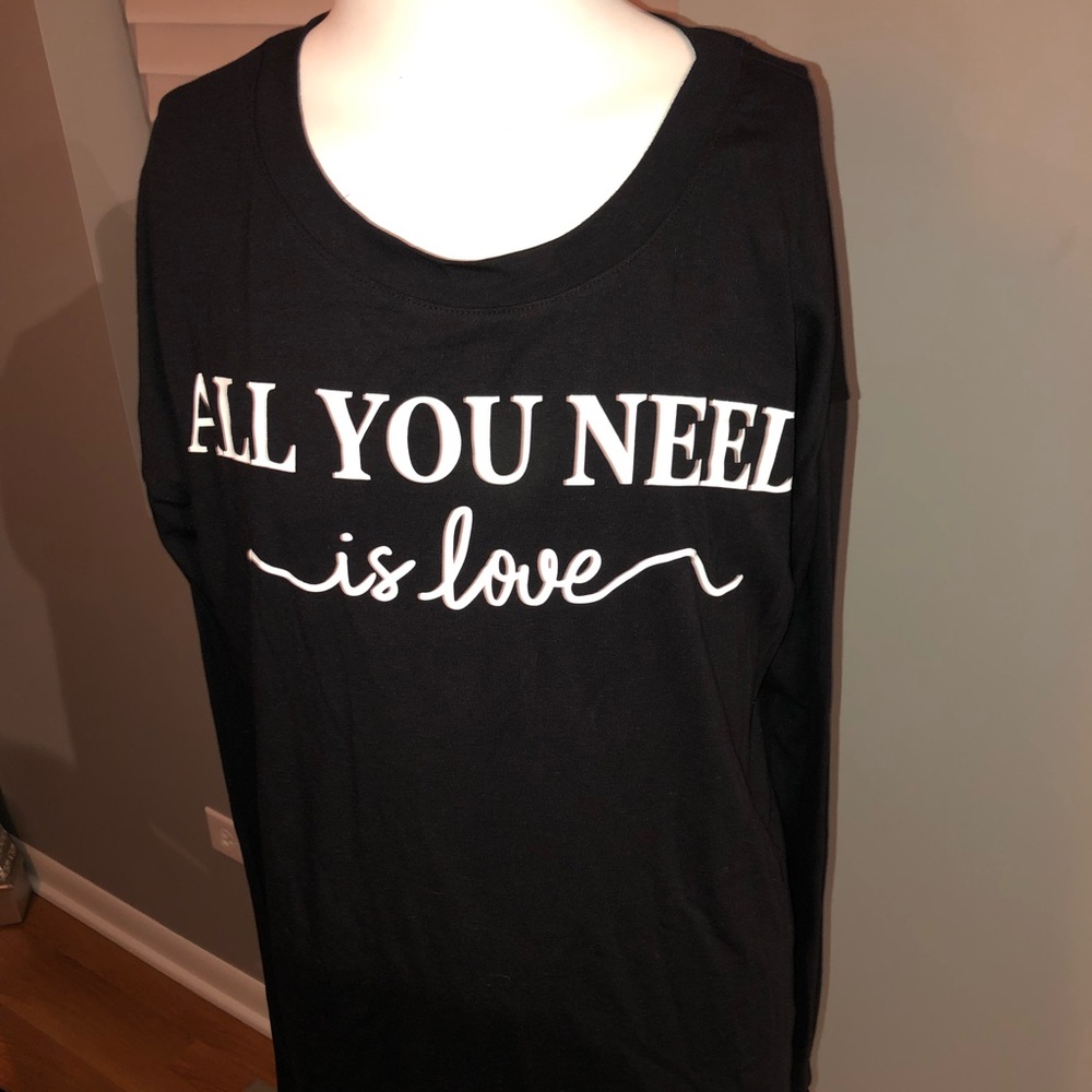 NWT Art Class Black T-shirt w/ love. Girls Size 14-16.